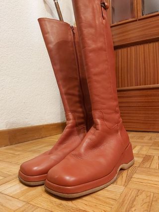 BOTAS ROJAS DE PIEL | MUJER | 38 | MACMARA de segunda mano por 20 EUR en  Málaga en WALLAPOP