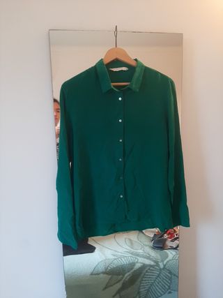 Camisa verde Zara de segunda mano por 5 EUR en Palma de Mallorca en WALLAPOP