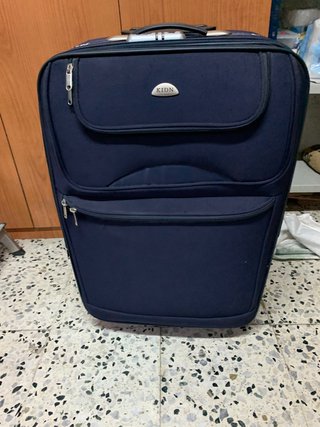 MALETA GRAN VIATGE BLAU MARI. de segunda mano por 40 EUR en Manlleu en  WALLAPOP