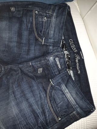 Pantalón vaquero guess mujer de segunda mano por 10 EUR en Alicante en  WALLAPOP