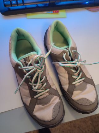 Zapatos senderismo Decathlon talla 40 de segunda mano por 10 EUR en El  Puerto de Santa María en WALLAPOP
