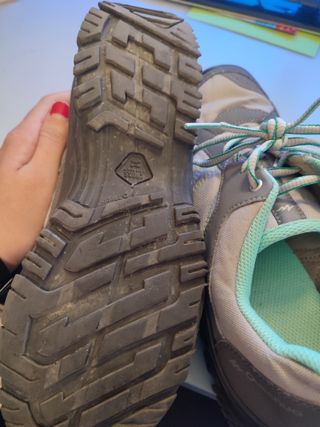 Zapatos senderismo Decathlon talla 40 de segunda mano por 10 EUR en El  Puerto de Santa María en WALLAPOP