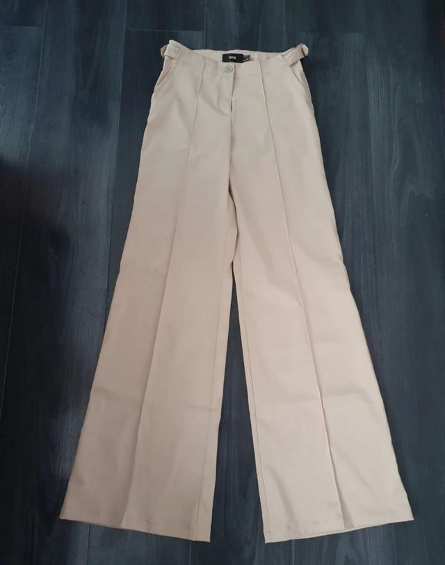 Pantalón de campana color champán