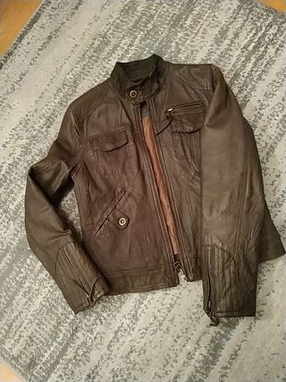 Cazadora de piel, talla L de Formula Joven de segunda mano por 20 EUR en  León en WALLAPOP