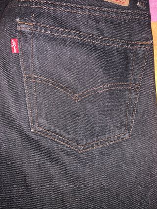 Levis 501 negros hombre talla 34\\/36 de segunda mano por 25 EUR en Madrid  en WALLAPOP