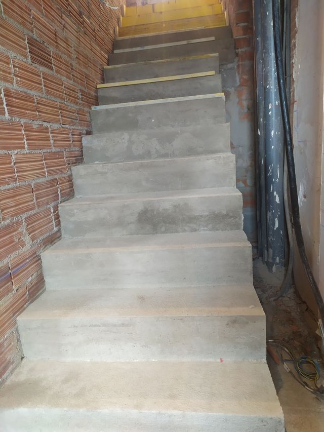realizamos escaleras de obra o encofrado