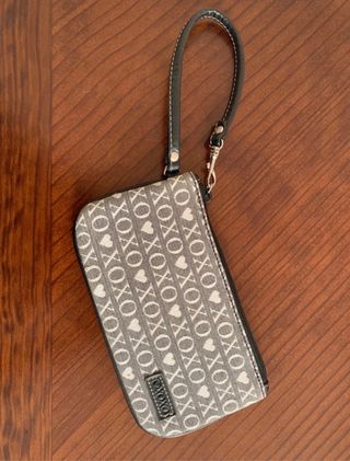 Bolso pequeño o cartera de mano marca XOXO (USA) de segunda mano por 3 EUR  en Barcelona en WALLAPOP