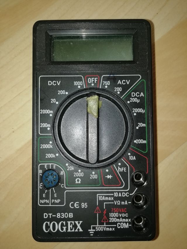 Multimetro digital de tensión