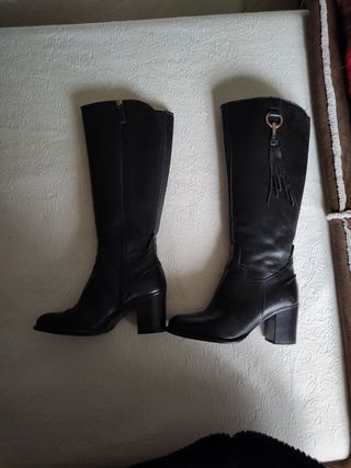 Botas de piel. Fosco de segunda mano por 10 EUR en Majadahonda en WALLAPOP