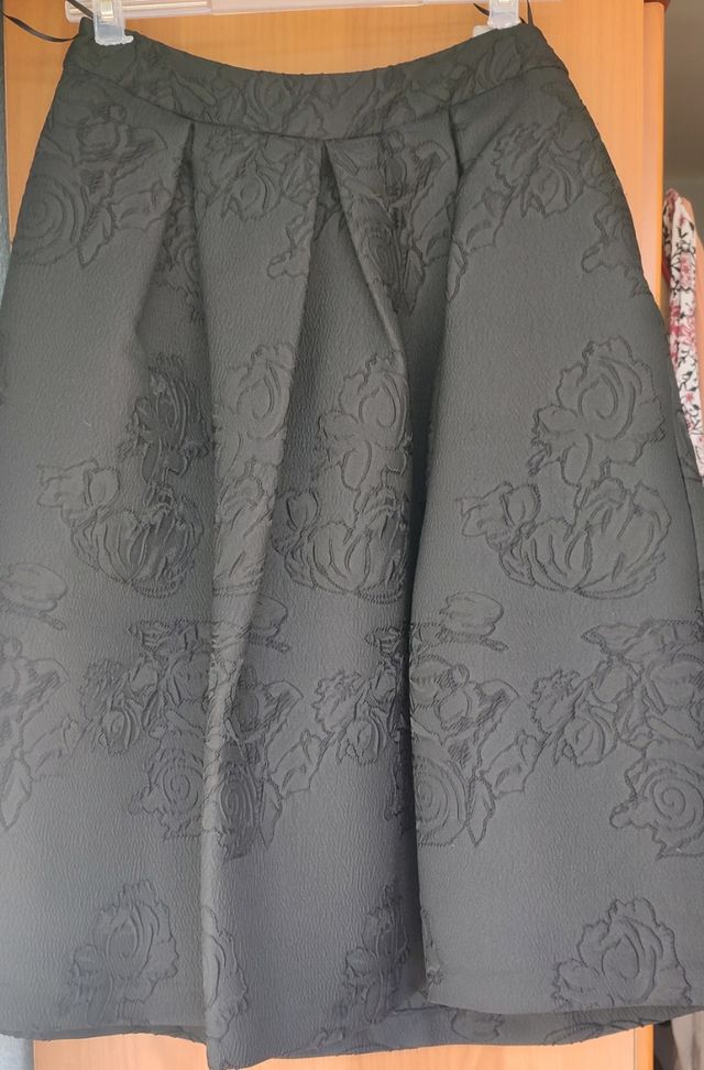 Falda negra brocado