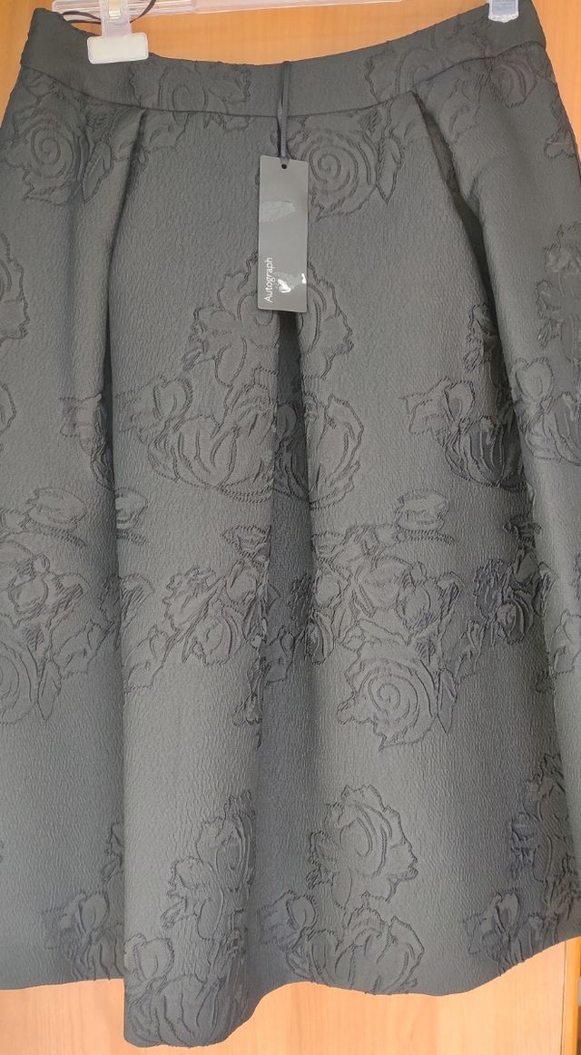 Falda negra brocado