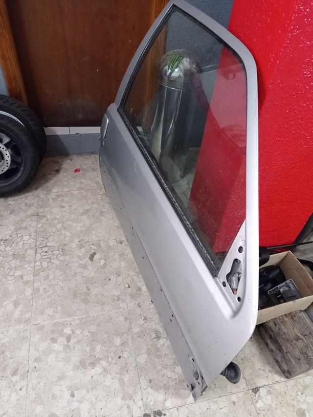 Puerta derecha Saxo vts, lado pasajero,derecho 