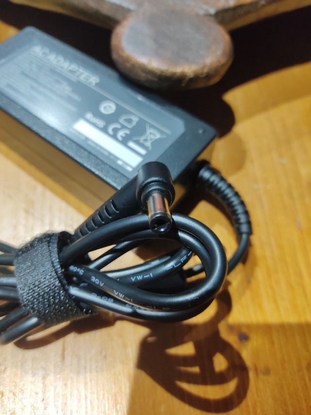 Vendo cargador portátil Toshiba nuevo