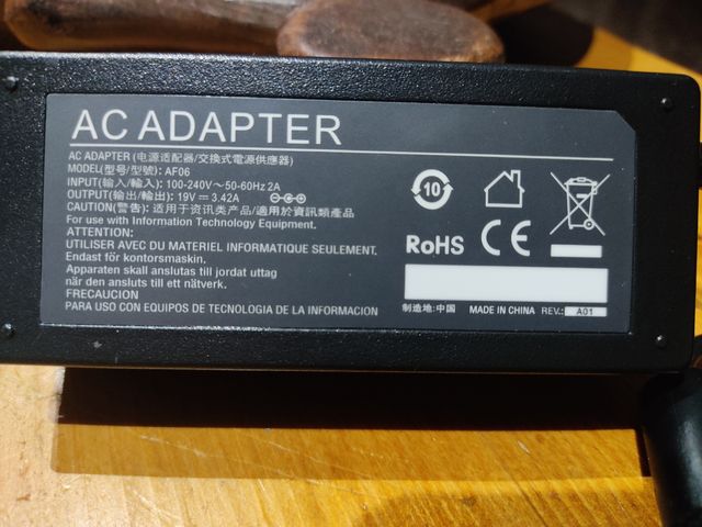 Vendo cargador portátil Toshiba nuevo