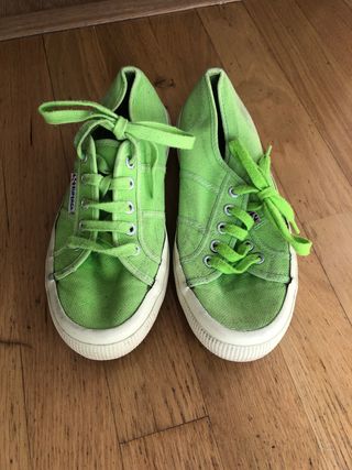 Zapatillas Superga color verde. Talla 37 de segunda mano por 9 EUR en  Pozuelo de Alarcón en WALLAPOP