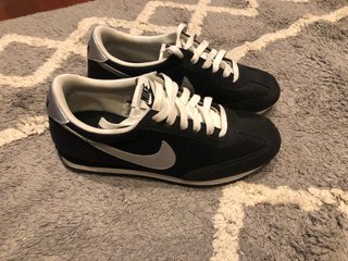 Zapatillas Nike negras nuevas talla 37,5 de segunda mano por 30 EUR en  Mérida en WALLAPOP