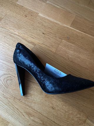 Zapatos negros tacón alto Guess. Talla 36 de segunda mano por 30 EUR en  Parla en WALLAPOP