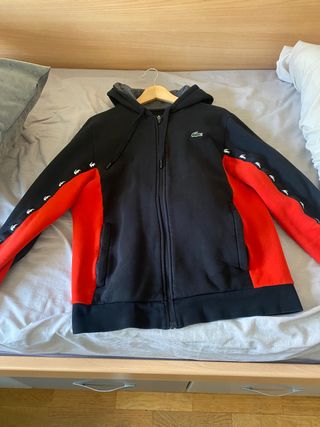 Chándal lacoste negro y rojo de segunda mano por 200 EUR en Madrid en  WALLAPOP
