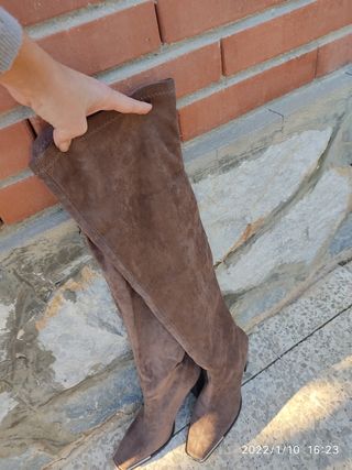 Botas Altas Marrón Oscuro T.38 de segunda mano por 20 EUR en Elche en  WALLAPOP