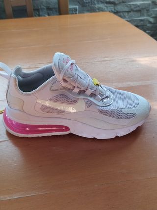 Playeras Nike Air Max 270 de segunda mano por 90 EUR en Madrid en WALLAPOP
