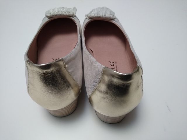 Zapatos para mujer con tacón, marca Pitillos.