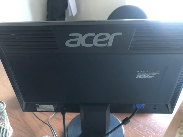 Ordenador de mesa + teclado + ratón