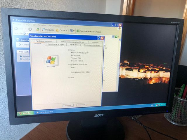 Ordenador de mesa + teclado + ratón