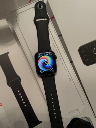 Apple Watch Series 5 44mm de segunda mano por 250 EUR en Granada en WALLAPOP