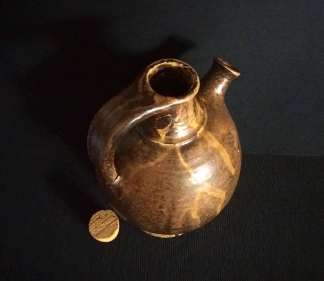 Cántaro botijo de cerámica de gres