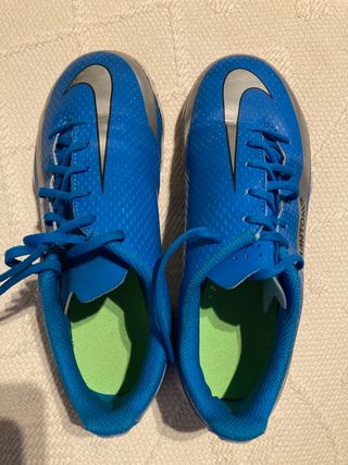 Botas fútbol sin tacos NIKE de segunda mano por 12 EUR en Las Palmas de  Gran Canaria en WALLAPOP