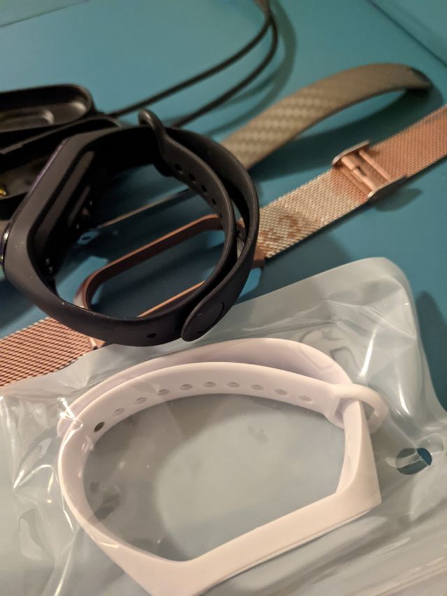 Mi Band 4 - Negra + Pulseras recambio