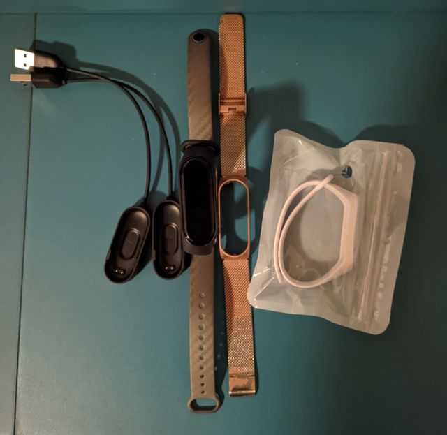 Mi Band 4 - Negra + Pulseras recambio