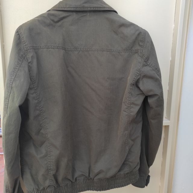 Cazadora verde de Massimo Dutti