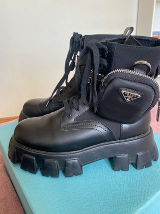 Botas Prada con bolsillos de segunda mano por 450 EUR en Valencia en  WALLAPOP