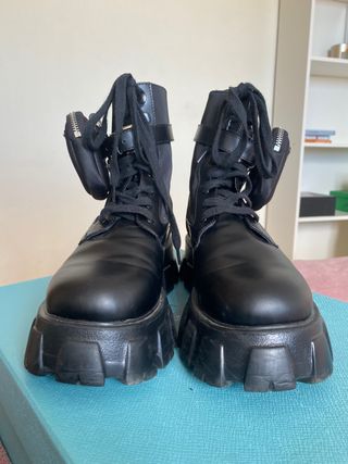 Botas Prada con bolsillos de segunda mano por 450 EUR en Valencia en  WALLAPOP