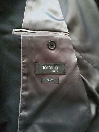 Traje Hombre Fórmula Joven de segunda mano por 75 EUR en Murcia en WALLAPOP