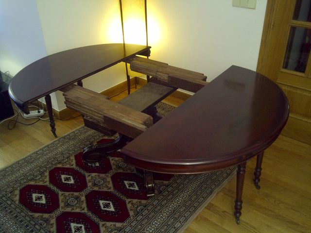 mesa caoba ovalada pedestal siglo XIX