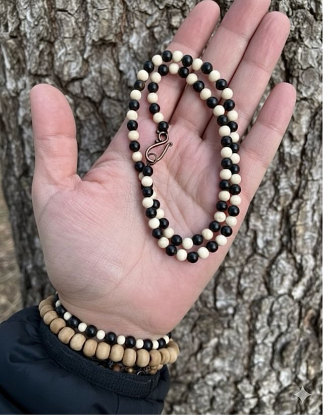 Conjunto pulsera y collar blanco y negro
