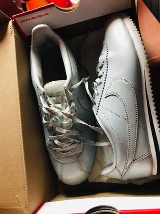 Nike cortez plateadas talla 38 de segunda mano por 30 EUR en Madrid en  WALLAPOP
