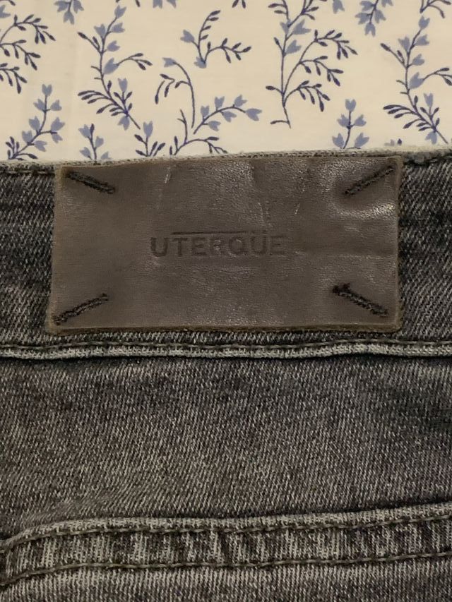 Vaquero gris de cintura baja de Uterqüe