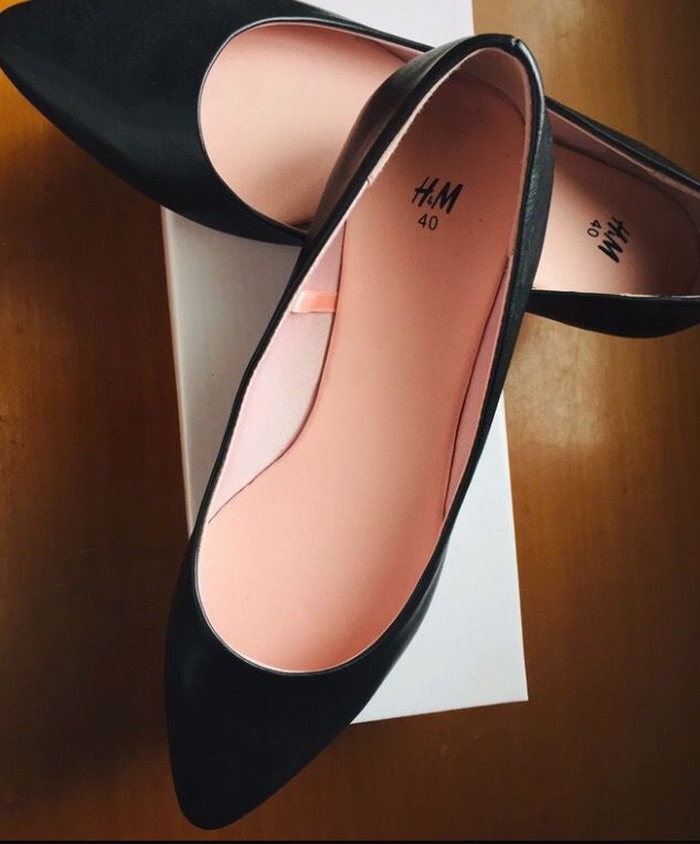 Zapato negro sin estrenar