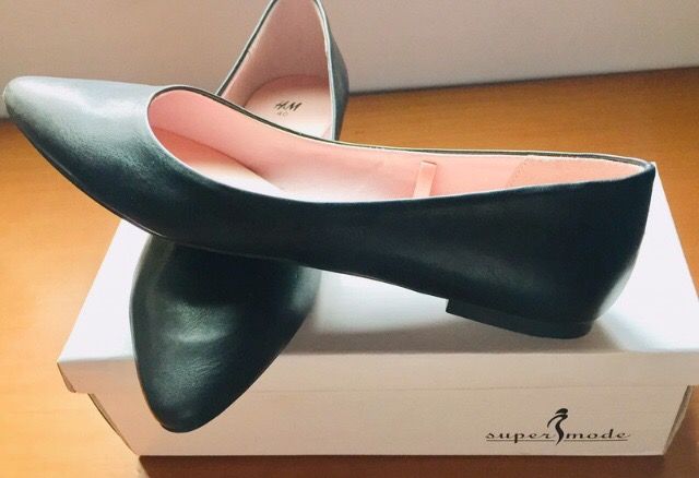 Zapato negro sin estrenar