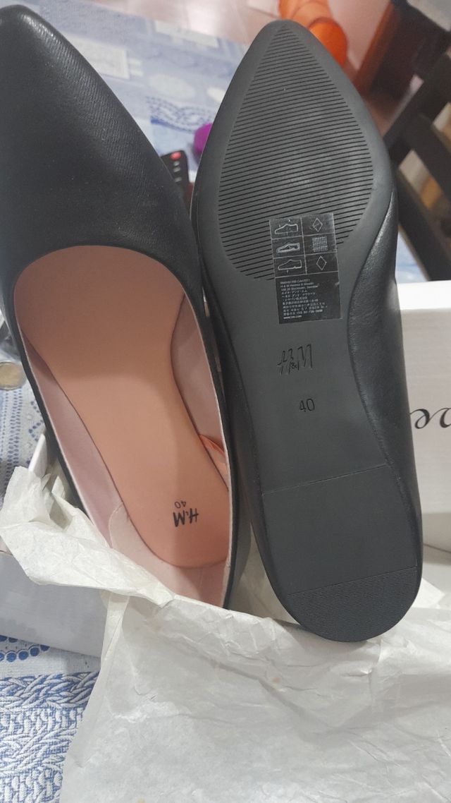 Zapato negro sin estrenar