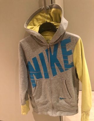 Sudadera Nike multicolor algodón 158-164cm de segunda mano por 32 EUR en  Barcelona en WALLAPOP