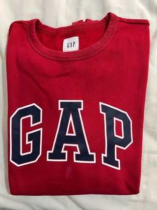 Sudadera GAP roja de segunda mano por 14 EUR en Sevilla en WALLAPOP