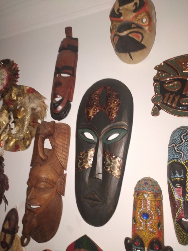 GRAN COLECCIÓN DE MÁSCARAS