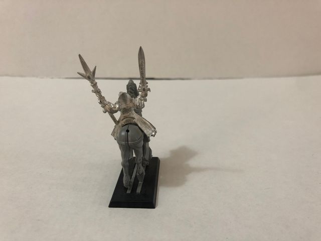 Warhammer Fantasy Mago Alto Elfo a caballo