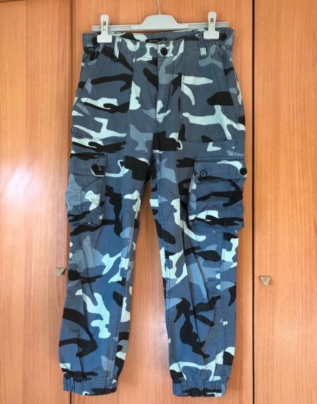 Pantalón de camuflaje de Bershka 