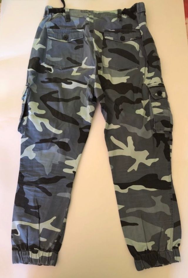 Pantalón de camuflaje de Bershka 