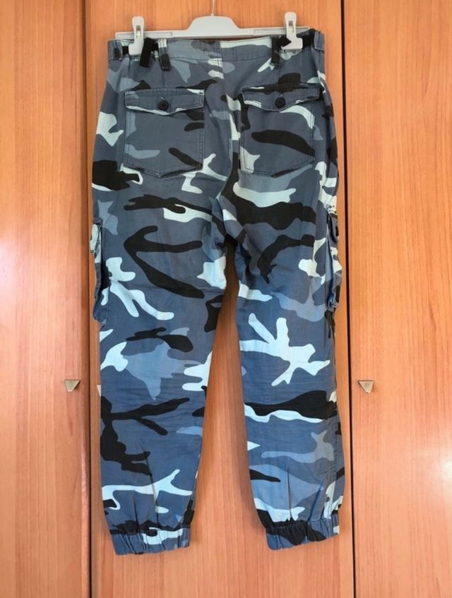 Pantalón de camuflaje de Bershka 